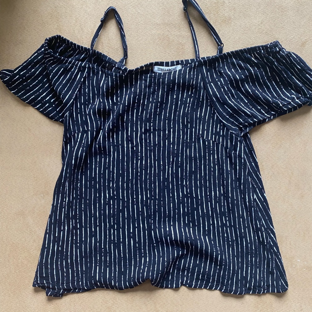 Billabong cold shoulder top